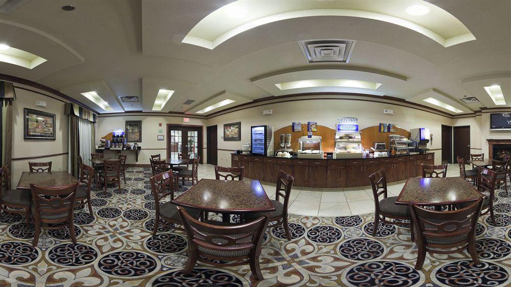 Holiday Inn Express Hotel & Suites Mcpherson By Ihg Екстериор снимка